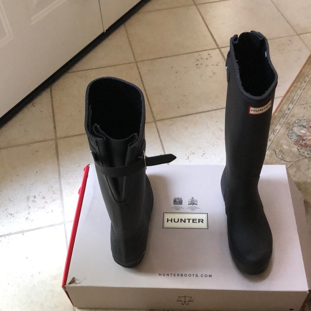 Size 9 Black knee-high hunter boots